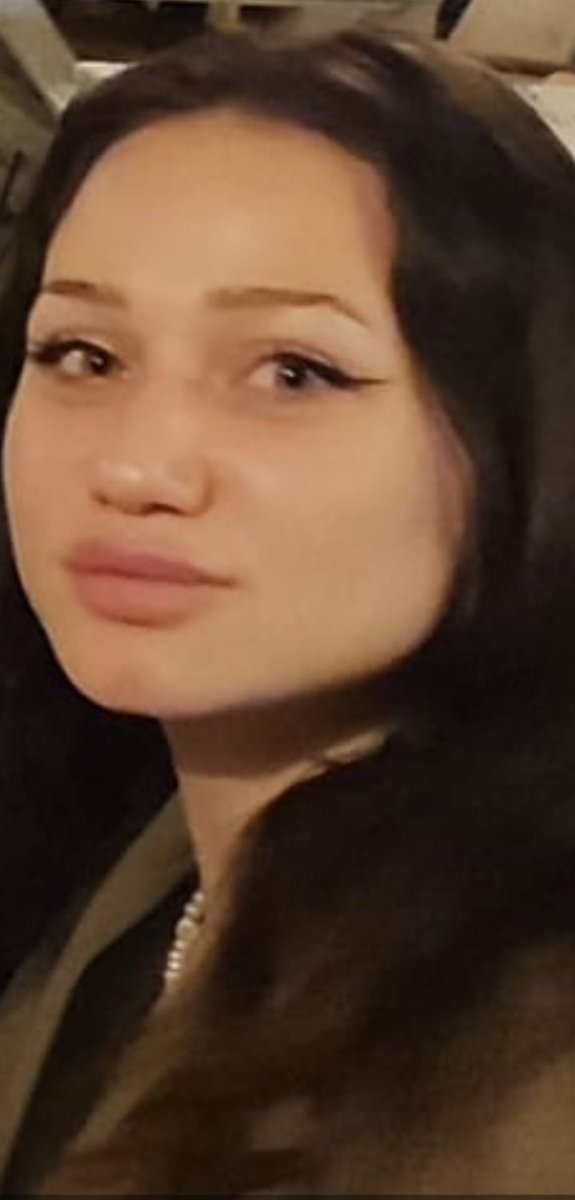 Sedef Güler Cin*yeti !

24 yaşındaki Sedef Güler, İstanbul’da yaşayan genç bir kadındı. 

Annesi Gülizar Sezer tarafından taksicilik yapılarak büyütülen Sedef, babasız bir ailede yetişmiş, hayalleri ve geleceği olan bir bireydi. 

4 Haziran 2024 günü, annesine iş görüşmesine