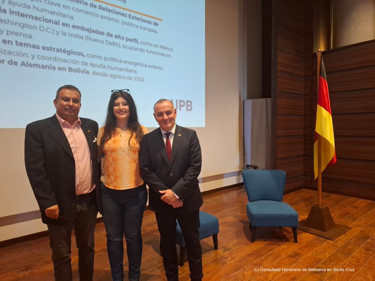 Historia, actualidad y proyección de la Alemania unificada en una Europa unida es el tema que tratamos hoy con estudiantes, docentes y autoridades de la <a href="/UpbBolivia/">UPB</a>.
Les agradezco por el cálido recibimiento. Fue un diálogo interesante y con gran nivel académico. ¡Felicidades! 👏