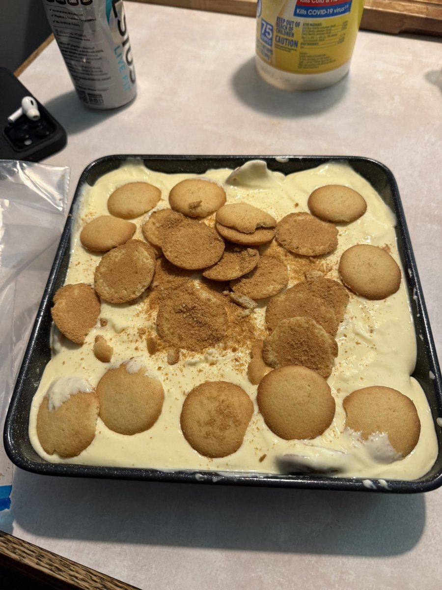 RHCP_Fan99's tweet image. I don’t get on here much but I just thought to myself as I’m eating a bowl of how delicious this banana pudding came out to be ! 

Happy Memorial Day everyone! Today we remember the men and women who fought for our freedom!!