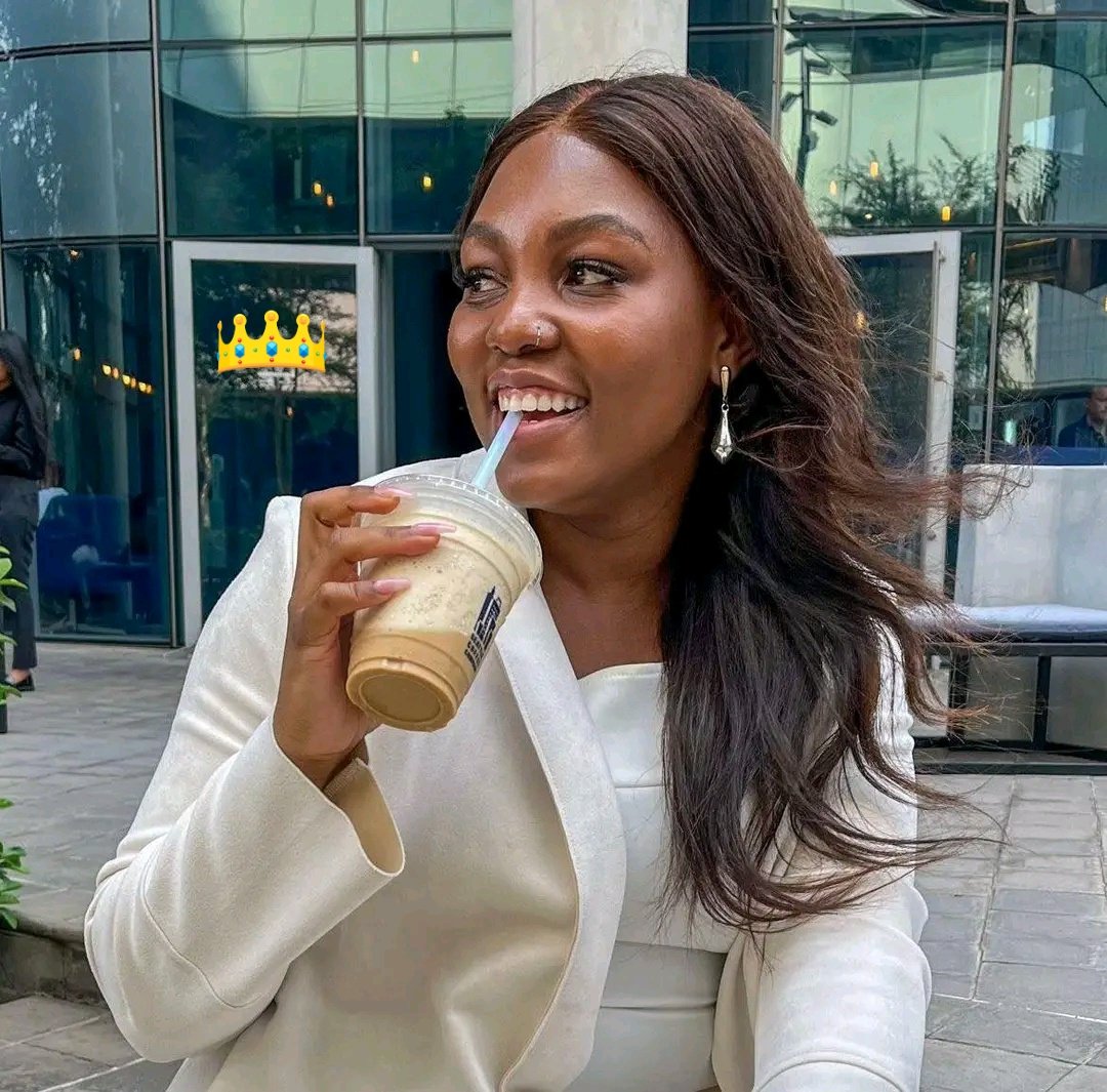 CliffShiko's tweet image. NEWS: This young woman was found murdered in Lombardy, JHB after she was reported missing yesterday. Olorato Mongale (30) was a journalism graduate from Rhodes University and her body was dumped by a car on a sidewalk. Police say she had gone on a date. #JsuticeForOloratoMongale