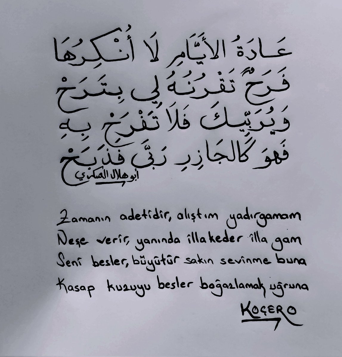 KOCEROOO13's tweet photo. Ebû Hilâl el-Askerî (ö.400/1009)
Arap dili ve edebiyatı âlimi.

Zamanın adetidir, alıştım yadırgamam
Neşe verir, yanında illa keder illa gam
Seni besler büyütür sakın sevinme buna
Kasap kuzuyu besler boğazlamak uğruna https://t.co/2KcbkP90R0