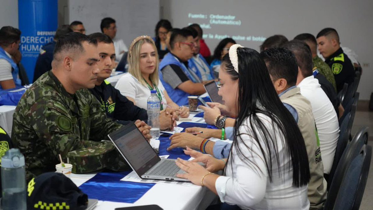 UAcuerdoPaz's tweet photo. 📄 #Agenda | En #Arauca nuestro equipo de la @UAcuerdoPaz socializó el Plan Estratégico de Seguridad y Protección (PESP)🛡️, en alianza con la @GobArauca, @ONUHumanRights y la @ODHVC, durante la Mesa Interinstitucional de Coordinación para la Protección de Comunidades en Riesgo 🤝.
🧵 1/3
