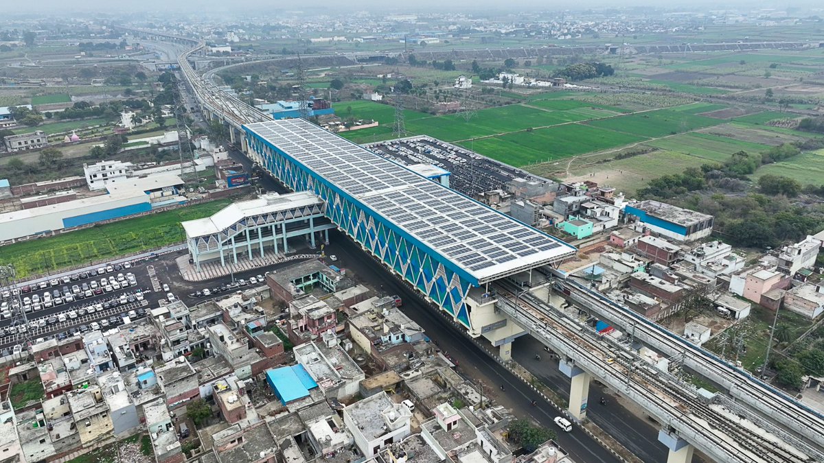 jatinjkothari's tweet photo. #solarpower plant on the rooftop of the #NamoBharat station 
NCRTC has installed a rooftop #solarpower plant at Meerut South #NamoBharat station. This plant has a capacity of 717-kilowatt peak (kWp). A total of 1304 solar panels, each with a capacity of 550-watt peak, have been installed on the rooftop of the station.