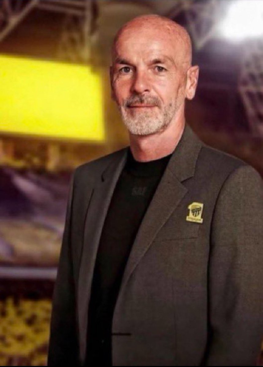 من تعاقد مع هذا المدرب المعتوه 
 هو من يتحمل الفشل يجب أن يحاسب 

#النصر_الفتح