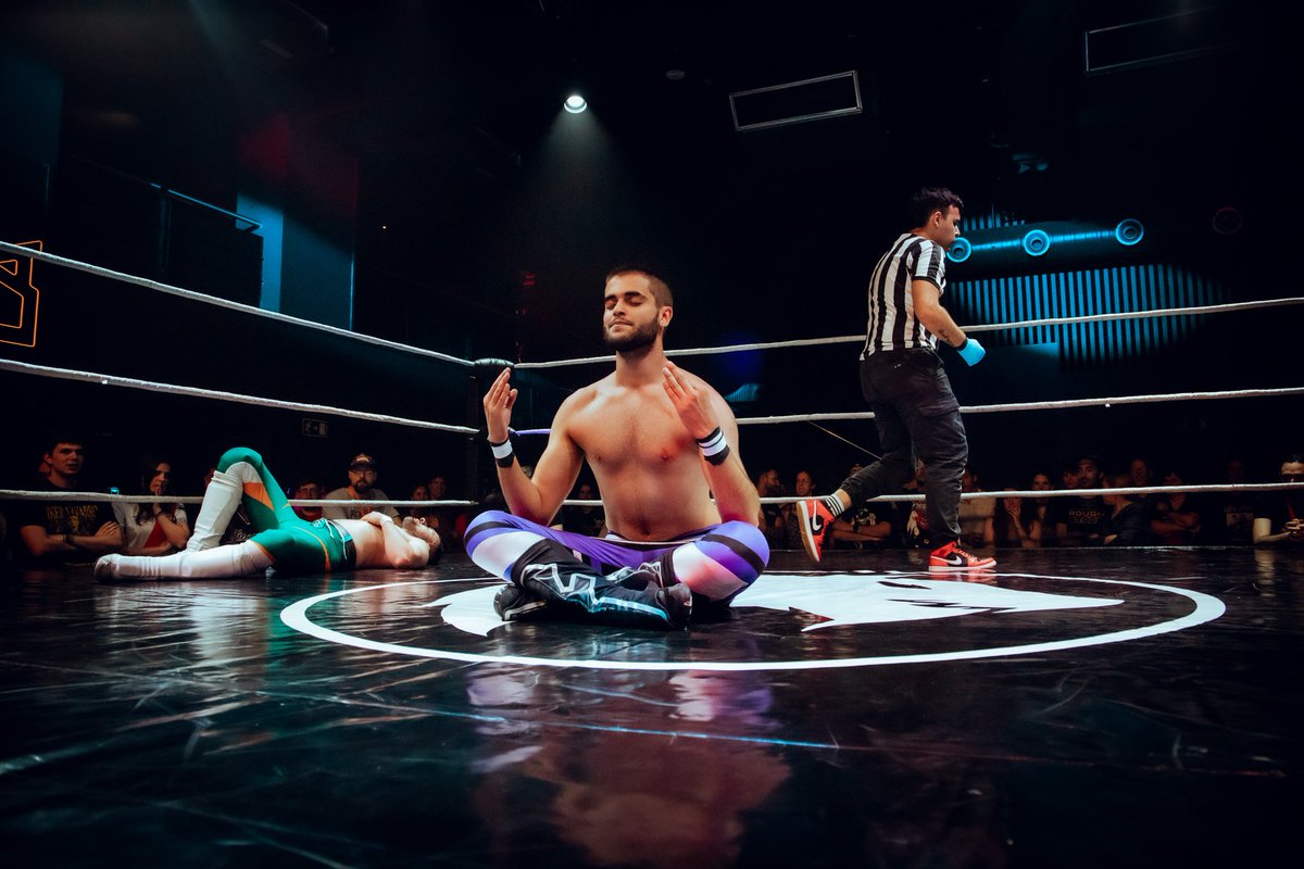 ✅ 𝗥𝗘𝗦𝗨𝗟𝗧𝗔𝗗𝗢𝗦 𝗥𝗔𝗣𝗜𝗗𝗢𝗦 𝗣𝗜𝗭𝗭𝗔𝗠𝗔𝗡𝗜𝗔✅

El show comenzó con el que iba a ser el primer combate de la mañana, Chicharito Jr 🇲🇽 contra Kassius 🐅. Pero antes que comenzase el encuentro Ochoa 🎱 atacó por la espalda a Chicharito pero Alexa Jade 🇵🇪 igualó el