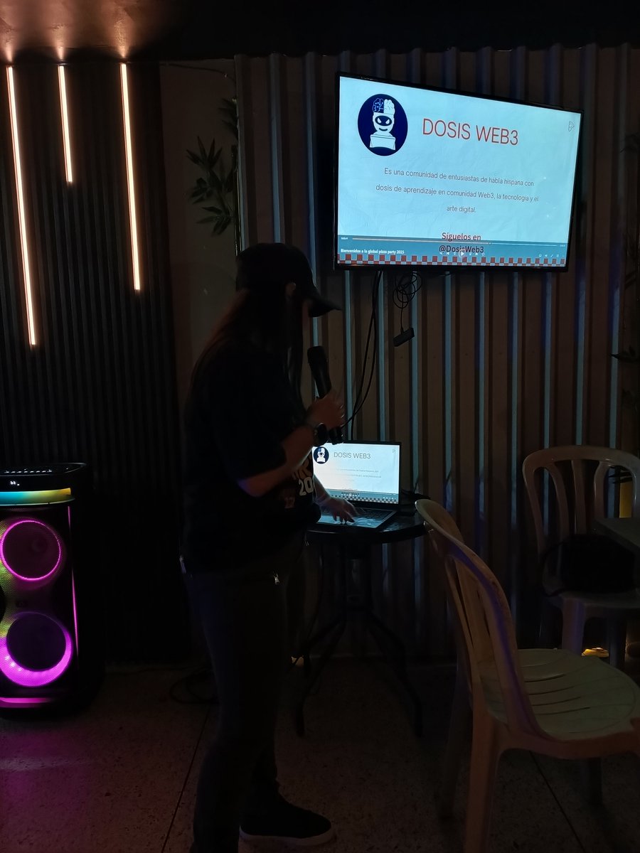 Fotos de más pizzas mientras conversamos sobre comunidades y proyectos aliados, como: <a href="/DosisWeb3/">Dosis WEB3</a> y <a href="/Diversity_Place/">Diversity</a> 💜

Ambos proyectos aportando valor desde su lado.