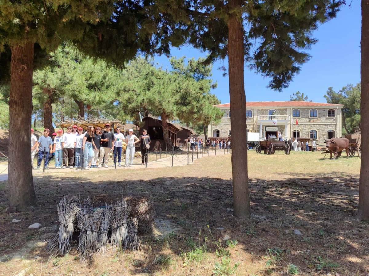 Sp_ismailozbek's tweet photo. Okulumuz tarafından düzenlenen Çanakkale gezisi, öğrencilerimizin tarih bilincini artırmak, vatan sevgisini pekiştirmek ve ecdadımızın kahramanlıklarını yerinde görmek amacıyla başarıyla gerçekleştirildi. https://t.co/a4eseBRVFL