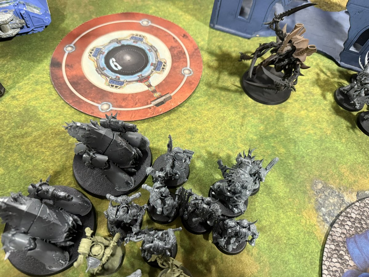 BPDlexi's tweet photo. Got to try out Deathguard for the first time yesterday. They play really hard to kill which is perfect for what I want in an army. https://t.co/tjqbZfE8Rg