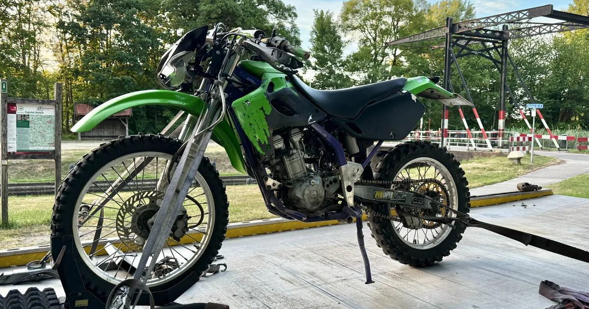 Ongeval tussen crossmotor en busje in Reutum