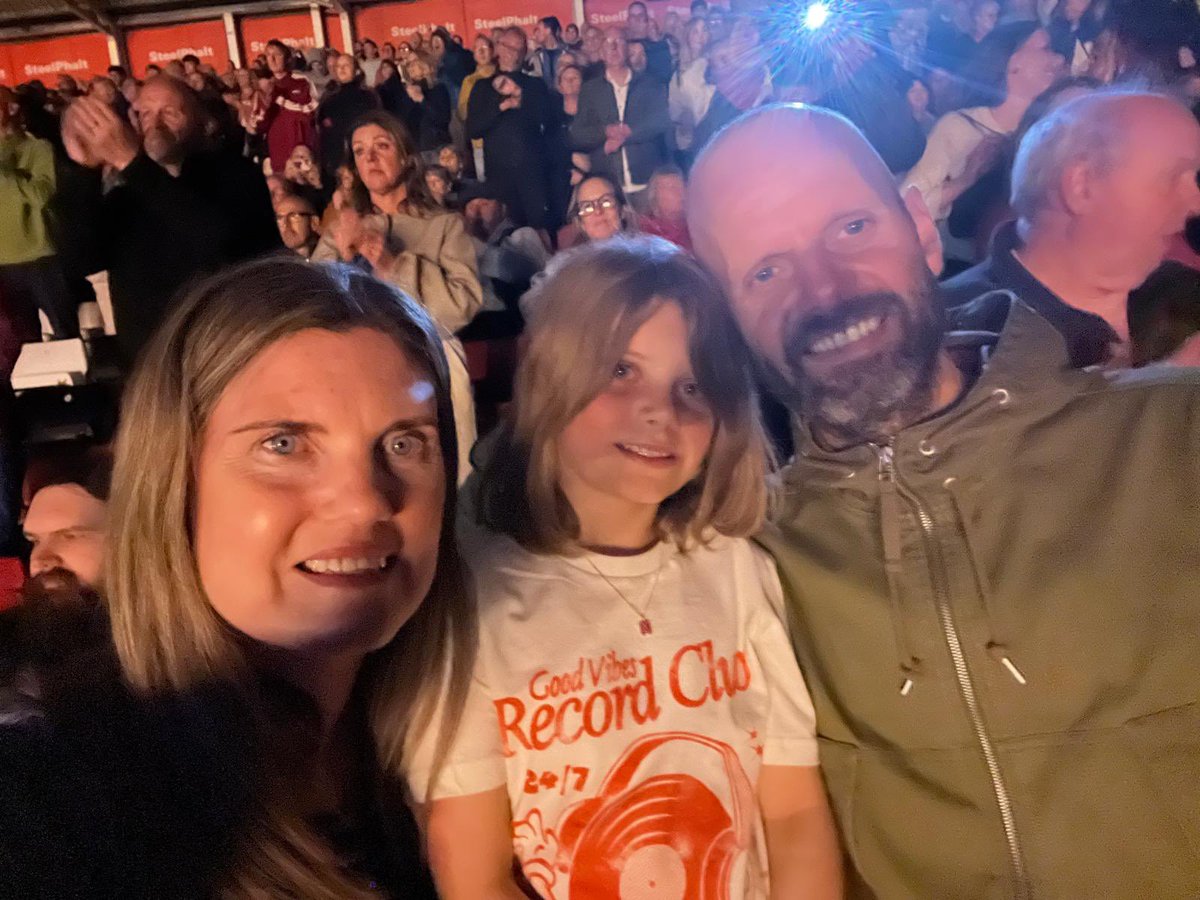 cpwatson13's tweet photo. What a weekend!!  Saturday watching the lads 🔴⚪️ win at Wembley and then Sunday, off to Bramall Lane to watch  Paul Heaton &amp; @riannedowney_  absolutely smash it. 🎶 🎶 https://t.co/34YmeEzgWu