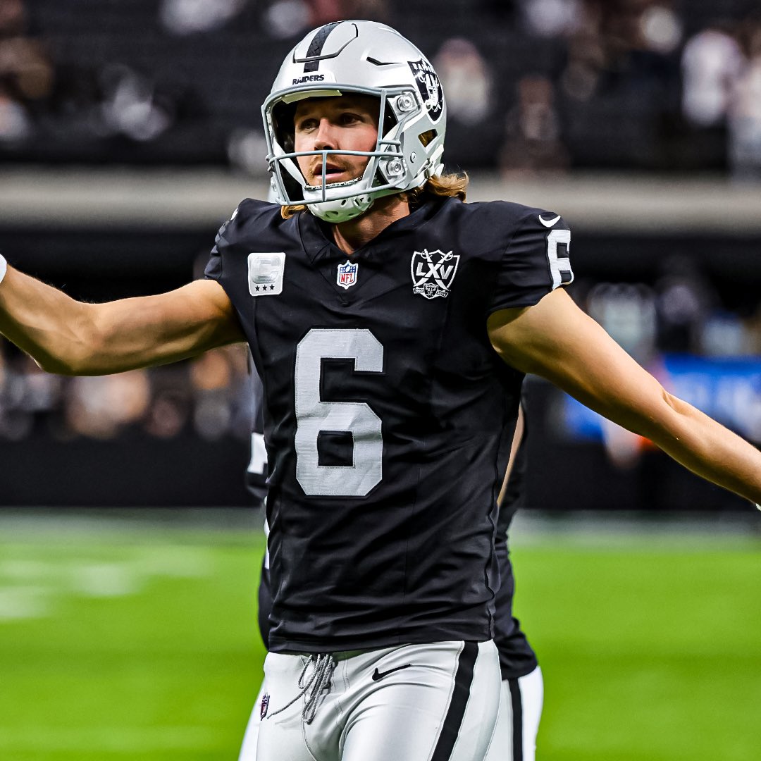 I just spoke to 3x Pro Bowl #Raiders punter AJ Cole:

“There was a point where I thought football might be over. After the draft, doubt started to creep in. I went into the Raiders rookie tryout thinking, ‘These might be the last three days of football I ever get.’ So I enjoyed