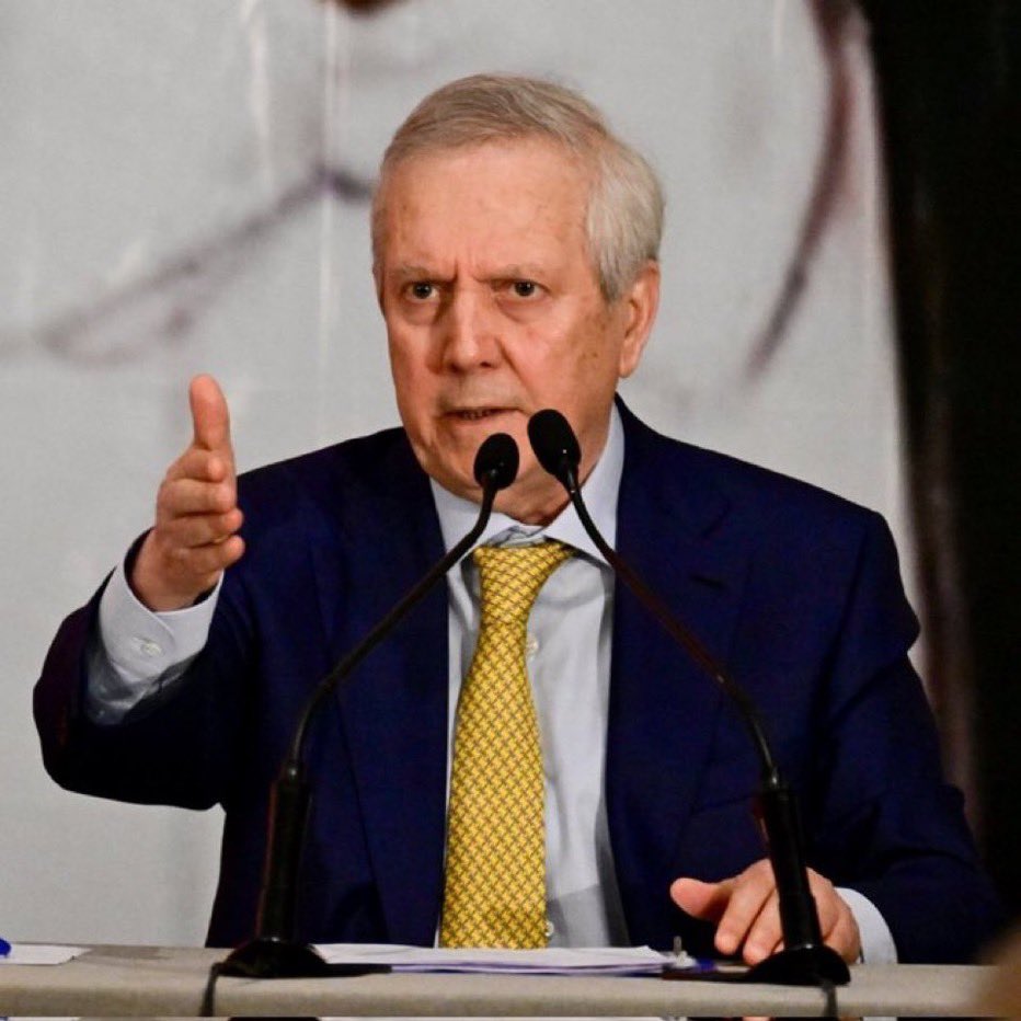 Bu tweetin altına en az 10 tane #AzizYıldırımGöreve yorumu bekliyorum.