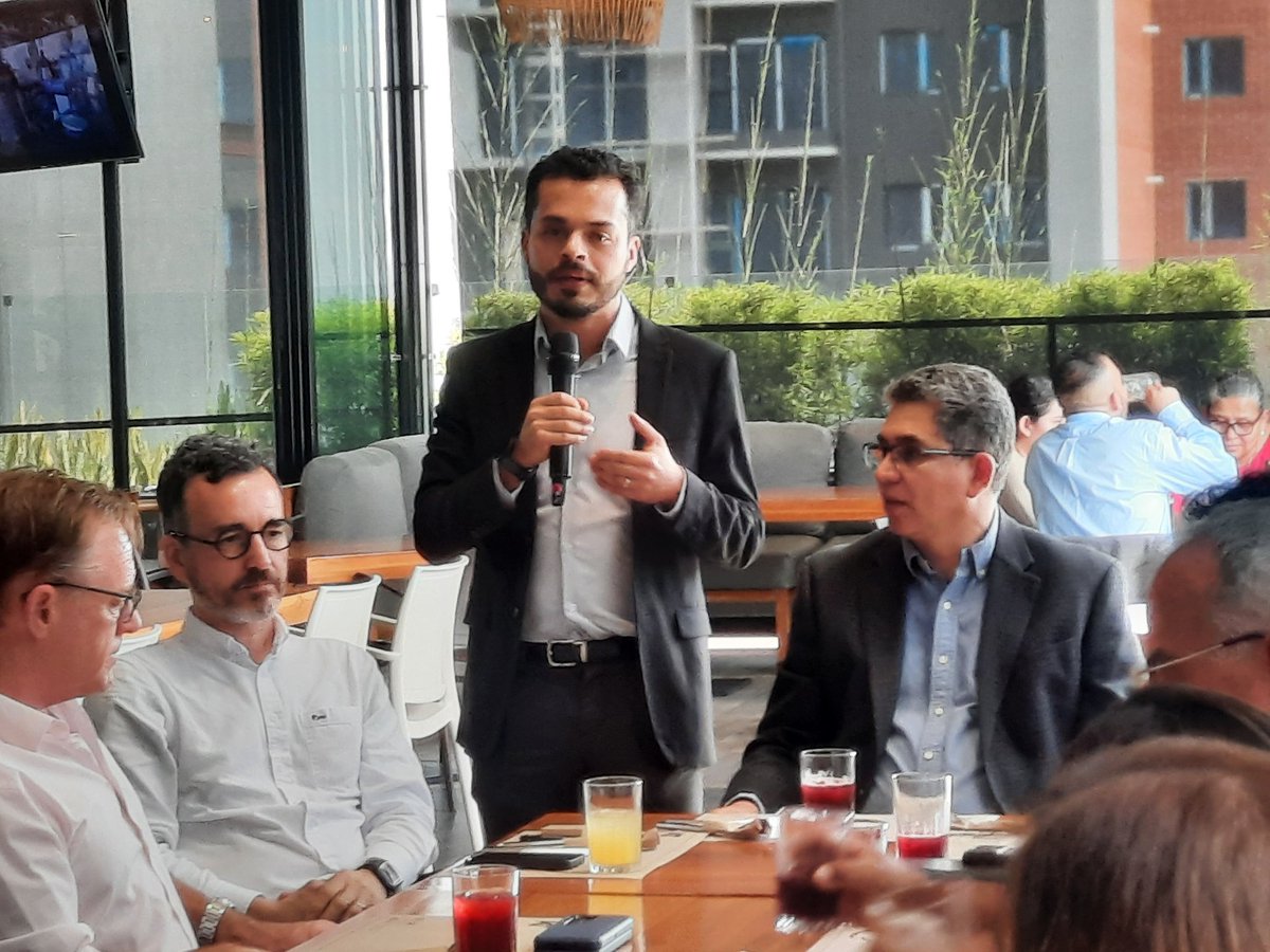 mmeridagt's tweet photo. El Director Devadit Barahona @Devadit da la bienvenida en nombre de la Junta Directiva de @AGEXPORTGT al Embajador de @NLinCostaRica, Sr. Arjen Van Den Berg, y a los participantes en la Mesa Redonda de  Innovacion Hortícola y Agroparques que se lleva a cabo hoy en AGEXPORT https://t.co/oYGbOSzj5a