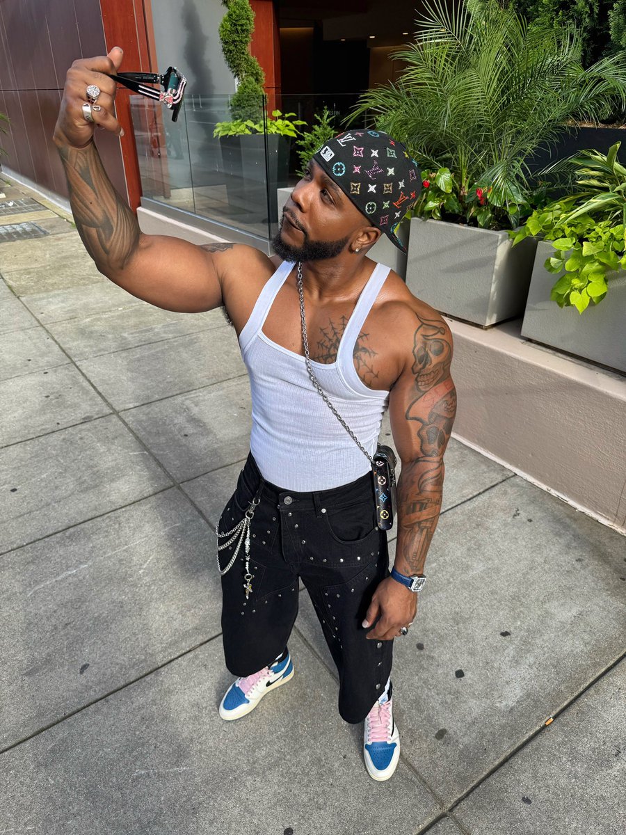 DJustdeno's tweet image. Extremely Humble🙏🏾…..But I’m Also Exactly Who The Fuck I Think I Am‼️