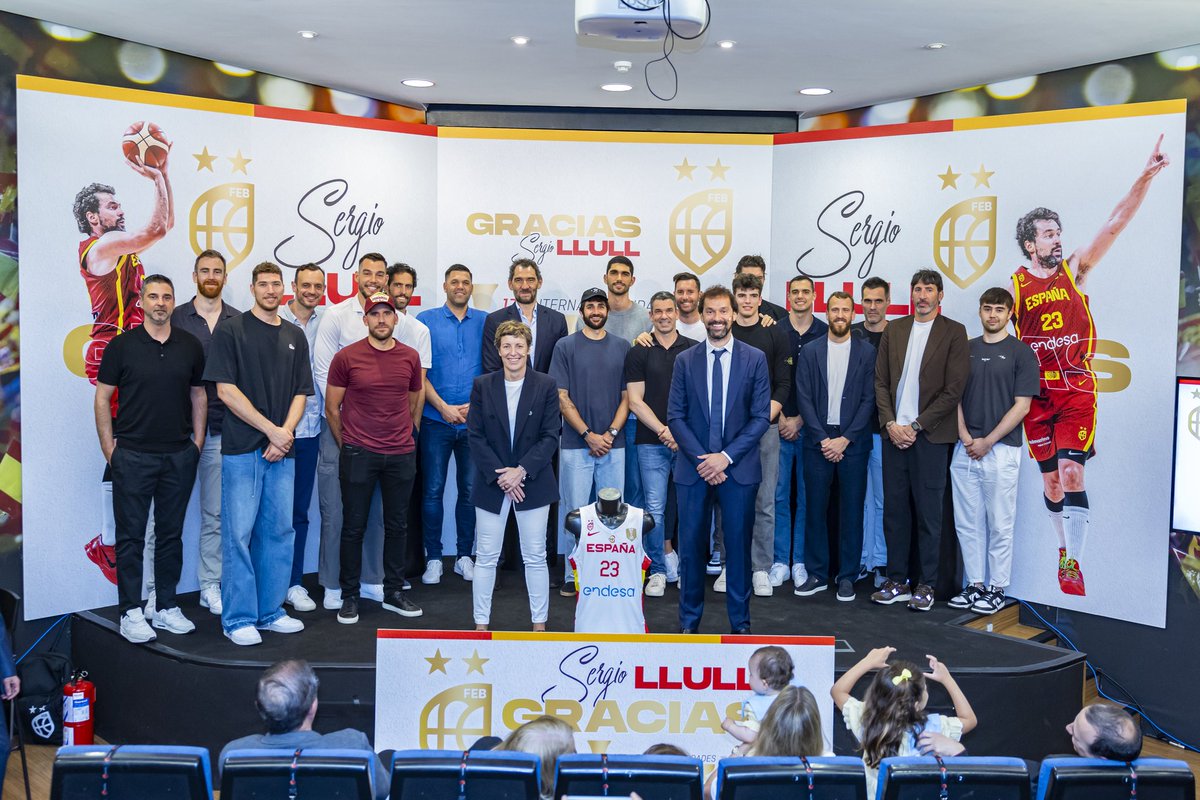 😢 🇪🇸 Imposible no emocionarse con esta foto

📸 <a href="/BaloncestoESP/">Baloncesto España</a>