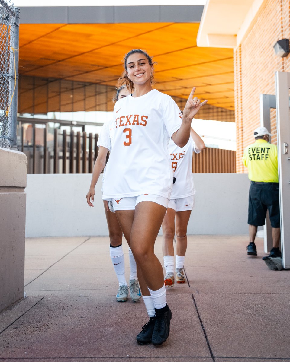 happy birthday to our girl Arianna 🥳🤘

#HookEm | #RunWithTexas