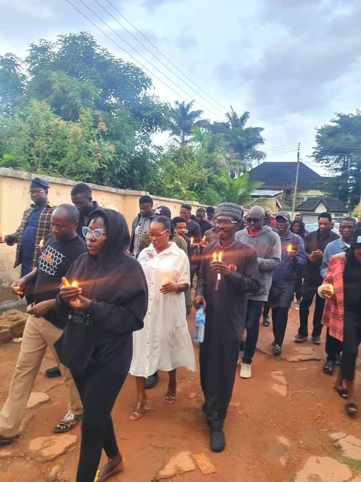 Princeponfa's tweet image. Tonight, we gathered to honor Lucky's memory with a Candle Night.

The tech ecosystem came together to pay tribute to an amazing brother, friend, and mentor. Your legacy will live on in our hearts and work.

 Rest well, Lucky.🥰

 #TechCommunity