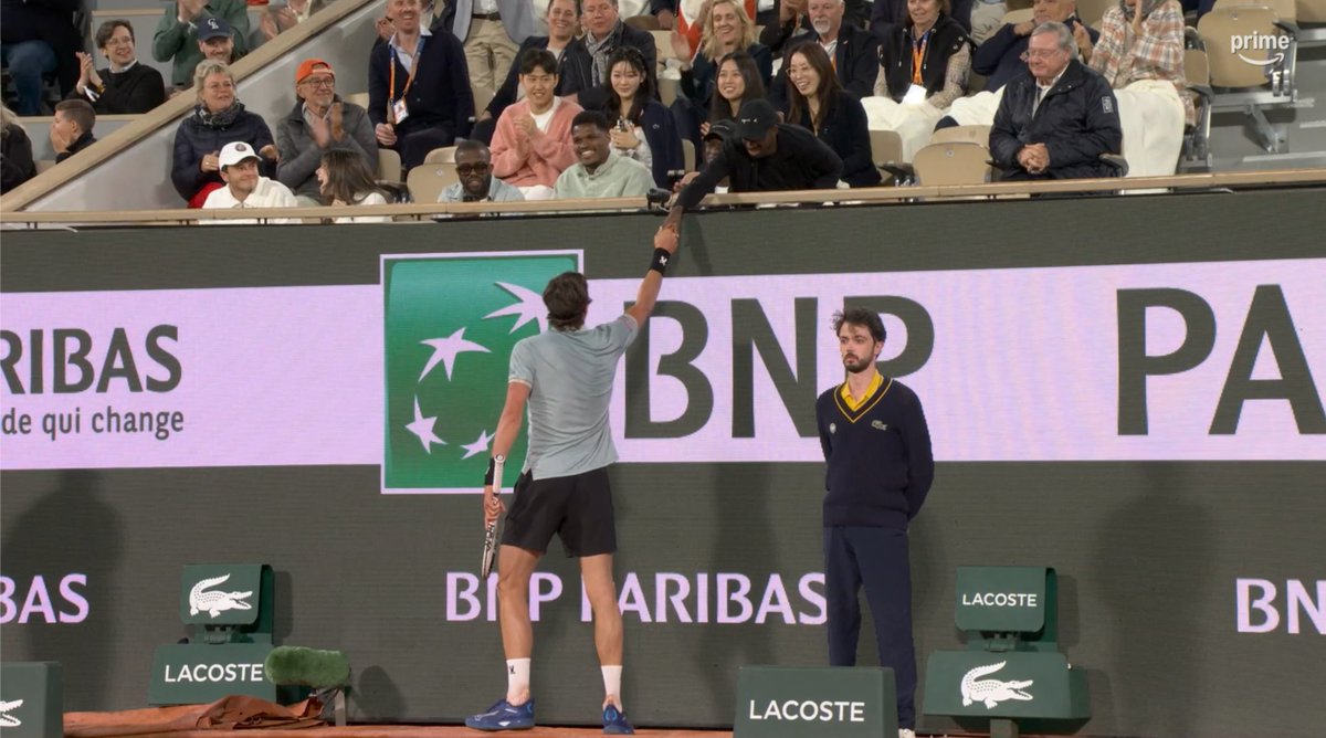 Arthur Rinderknech a pris le temps de saluer Ousmane Dembélé en plein match contre Jannik Sinner 😭