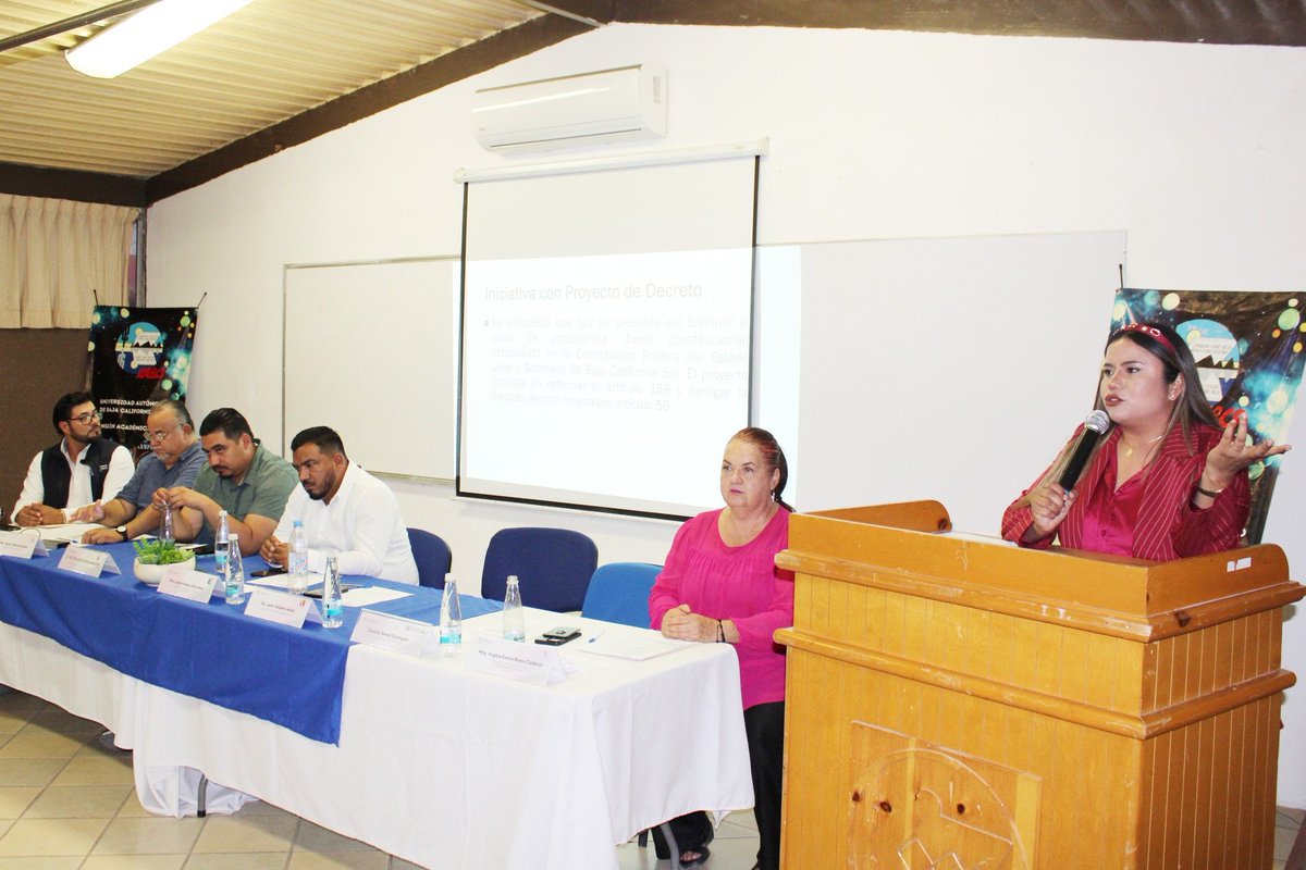 🖇️¡Seguimos llevando el debate a las aulas! 
Desde la sede #Loreto de la #UABCS realizamos con gran éxito el 4.º Foro Universitario: Eliminación del Fuero Constitucional, contando con la participación activa de estudiantes de Derecho y servidoras/es públicas/os del municipio.