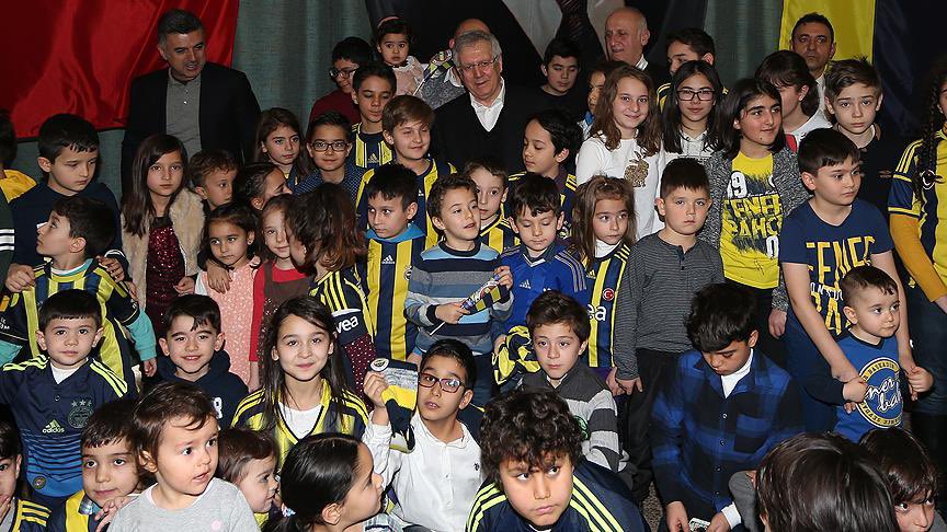 Aziz Başkan, Evlatların Üşüyor… 💛💙
Sana İhtiyacımız Var!

Ey Büyük Başkan Aziz Yıldırım,
Sen gideli çok oldu…
Sadece başarı değil, güven de gitti.
Koskoca çınarın evlatları artık tribünde ısınamıyor, umutla değil endişeyle bakıyor yarına.

Bu koca camiada herkesin gözleri