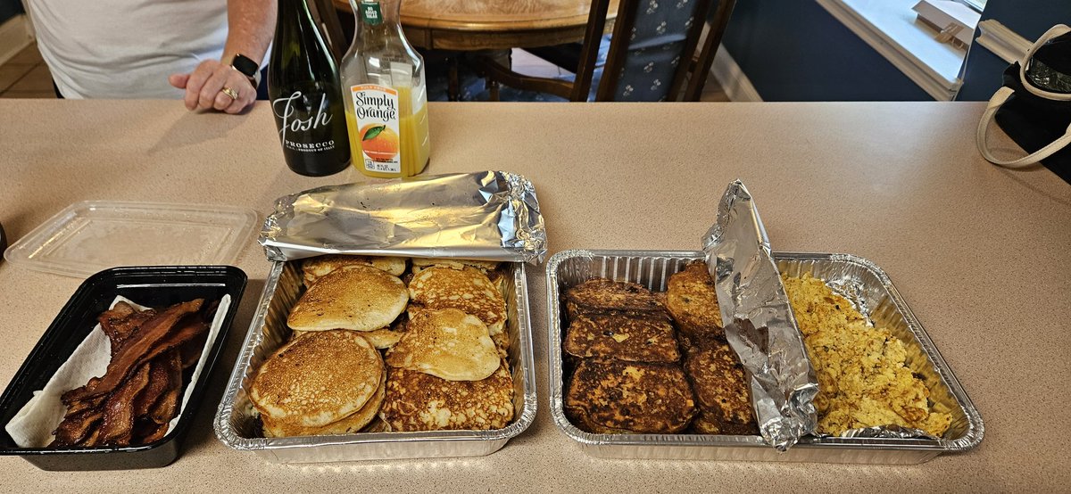 Uncle_Bonez's tweet photo. From Philly Cheesesteak, To Buttermilk Pancakes, Blueberry French Toast, Bacon and Eggs, To 3 Amazing Chicken Tenders (Sweet Cherry Chipotle, Indian, and Hot Honey BBQ)
Uncle Bonez Bistro is High Gear this Memorial Day Weekend.
#OrderUp https://t.co/lVpz395Fsk