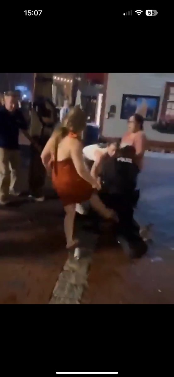 cole96250344's tweet photo. @crazycopvideos Three times trying to kick the cops in the nuts. Knock her the F out. https://t.co/hhCGBVxTtg