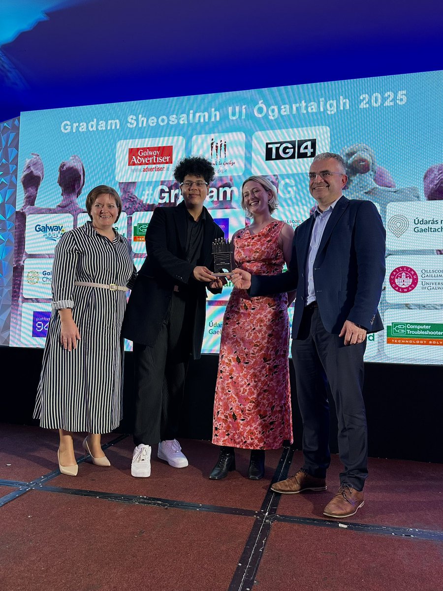 Gaillimh le Gaeilge (@gaillimhgaeilge) on Twitter photo Sa chatagóir ‘Seirbhís Chustaiméara’ urraithe ag Computer Troubleshooters Galway | In the ‘Customer Service category’, sponsored by <a href="/CTSGalway/">CTS Galway</a> 🖥️ Is iad na buaiteoirí sa chatagóir seo ná Plámás ☕️Comhghairdeas leo! ❤️ #GradamGleG Sa chatagóir ‘Seirbhís Chustaiméara’ urraithe ag Computer Troubleshooters Galway | In the ‘Customer Service category’, sponsored by <a href="/CTSGalway/">CTS Galway</a> 🖥️ Is iad na buaiteoirí sa chatagóir seo ná Plámás ☕️Comhghairdeas leo! ❤️ #GradamGleG
