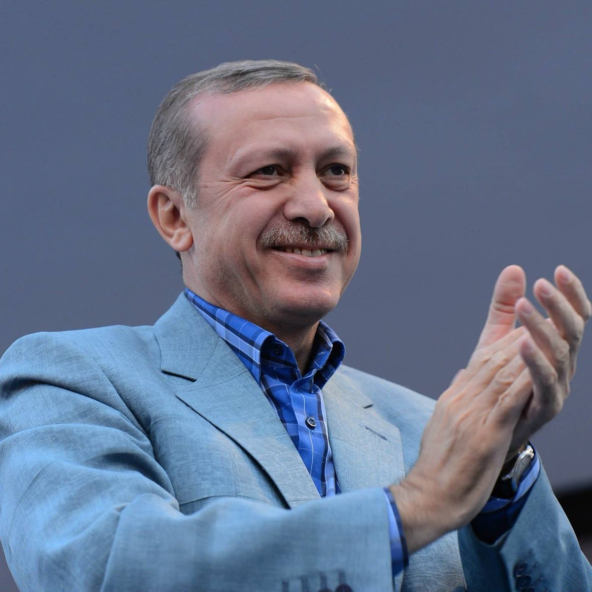 Dünyada mazlumların sesi olabilmek, her lidere nasip olmaz. Erdoğan’ın sesi Kudüs’te, Arakan’da, Somali’de yankılanıyor.
#ReisDünyaLideri