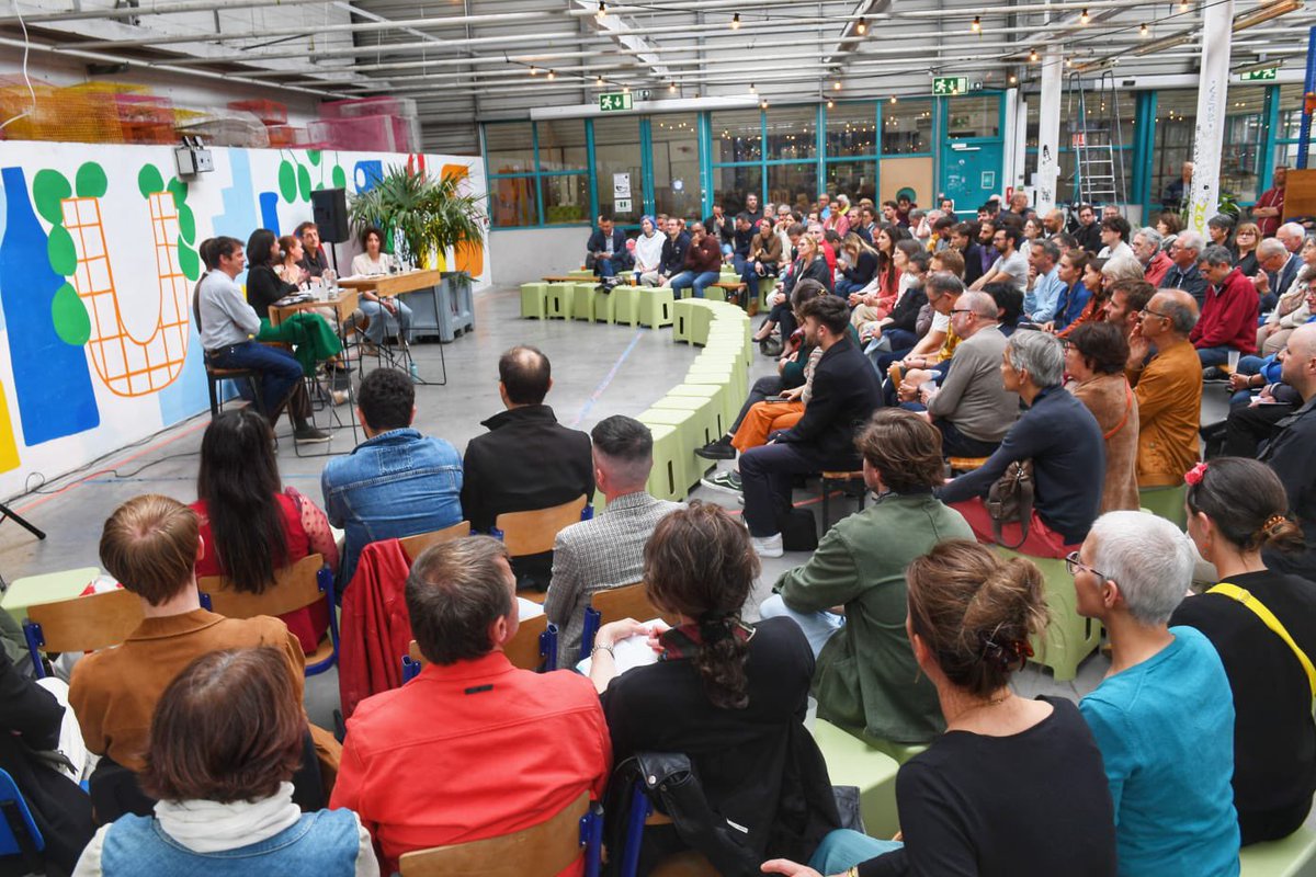 Nous étions 300 ce soir à l'Agronaute pour échanger sur les enjeux de la ville de l'après pétrole. En France et partout dans le monde, des forces conservatrices remettent en question la lutte pour le climat. A Nantes, l'écologie populaire est et restera une priorité!
