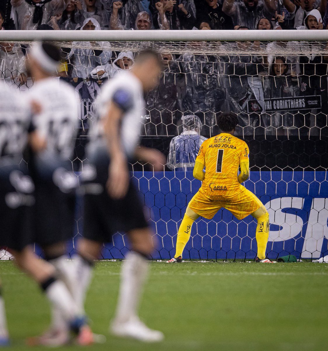 Neo Química Arena (@neoquimicaarena) on Twitter photo O mais novo goleiro da Seleção Brasileira já brilhou e segue brilhando muito no gramado da Casa do Povo! 🇧🇷🥅
Parabéns pela convocação, <a href="/Hugo99_/">Hugo Souza</a> ! 👏🏾
📸 Rodrigo Coca / Corinthians
#NeoQuimicaArena
#SelecaoBrasileira
#VaiCorinthians O mais novo goleiro da Seleção Brasileira já brilhou e segue brilhando muito no gramado da Casa do Povo! 🇧🇷🥅
Parabéns pela convocação, <a href="/Hugo99_/">Hugo Souza</a> ! 👏🏾
📸 Rodrigo Coca / Corinthians
#NeoQuimicaArena
#SelecaoBrasileira
#VaiCorinthians