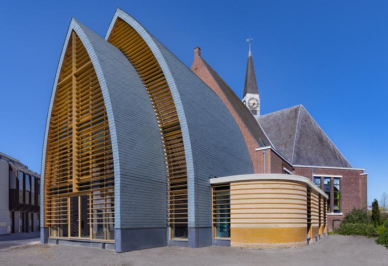 De uitbreiding van de Marktpleinkerk in Hoofddorp is voltooid.

Ik herhaal: De uitbreiding van de Marktpleinkerk in Hoofddorp is voltooid.