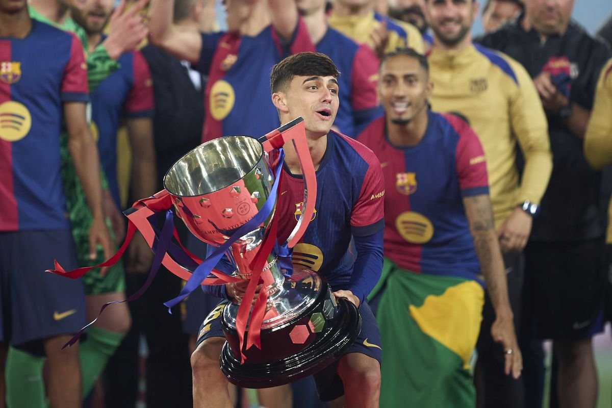 BarcaUniversal's tweet photo. In La Liga this season:

Most passes — Pedri
Most passes in the opposition's half — Pedri
Most passes to the final third — Pedri
Most passes received — Pedri
Most touches — Pedri
Most touches in the opponent's half — Pedri
Most ball recoveries — Pedri
Most carries — Pedri https://t.co/0W5TqIUQk2