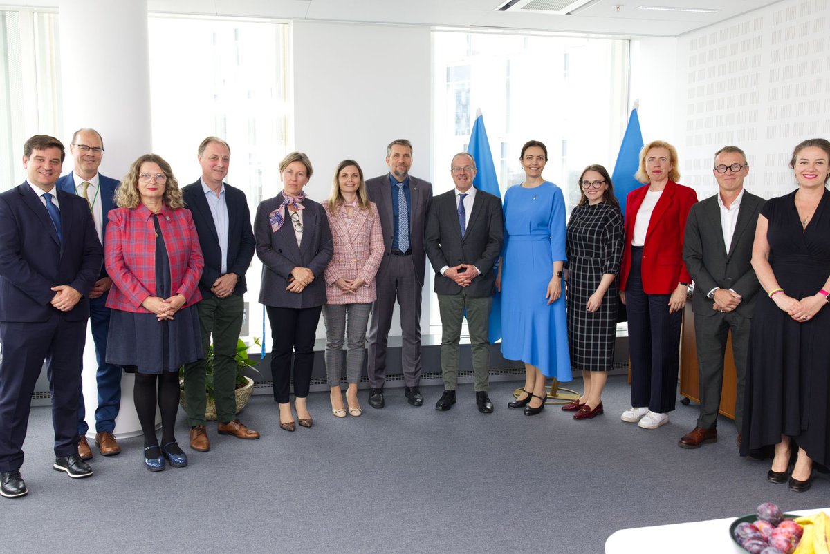 Hans Kluge (@hans_kluge) on Twitter photo Today I welcomed Dr <a href="/KarmenJoller/">Karmen Joller 🇪🇪</a>, 🇪🇪 Estonia’s Minister of Social Affairs, and her delegation to WHO/Europe at <a href="/UNCityCPH/">UN City Copenhagen</a>.
We discussed outcomes of #WHA78, <a href="/WHO/">World Health Organization (WHO)</a> reforms, and the ongoing efforts to shape the new European Programme of Work - #EPW2.
The conversation covered a Today I welcomed Dr <a href="/KarmenJoller/">Karmen Joller 🇪🇪</a>, 🇪🇪 Estonia’s Minister of Social Affairs, and her delegation to WHO/Europe at <a href="/UNCityCPH/">UN City Copenhagen</a>.
We discussed outcomes of #WHA78, <a href="/WHO/">World Health Organization (WHO)</a> reforms, and the ongoing efforts to shape the new European Programme of Work - #EPW2.
The conversation covered a