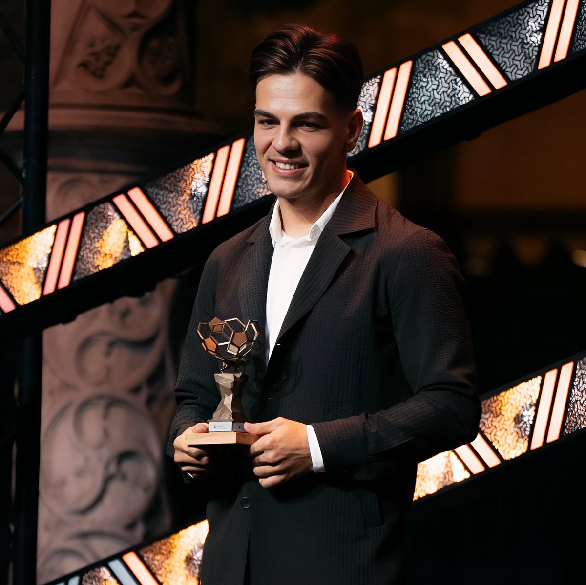 ✨ RAISED IN SWISS FOOTBALL LEAGUE ✨

TWO awards. ONE name. NO doubt: @ardonjashari 👑🔥

At just 22 years old, our former <a href="/FCL_1901/">FC Luzern</a>  midfielder takes Best Player 🏆 and Best Young Talent 🌟 in Belgium’s @jupilerproleaguebe !

From Swiss roots to international stardom – we