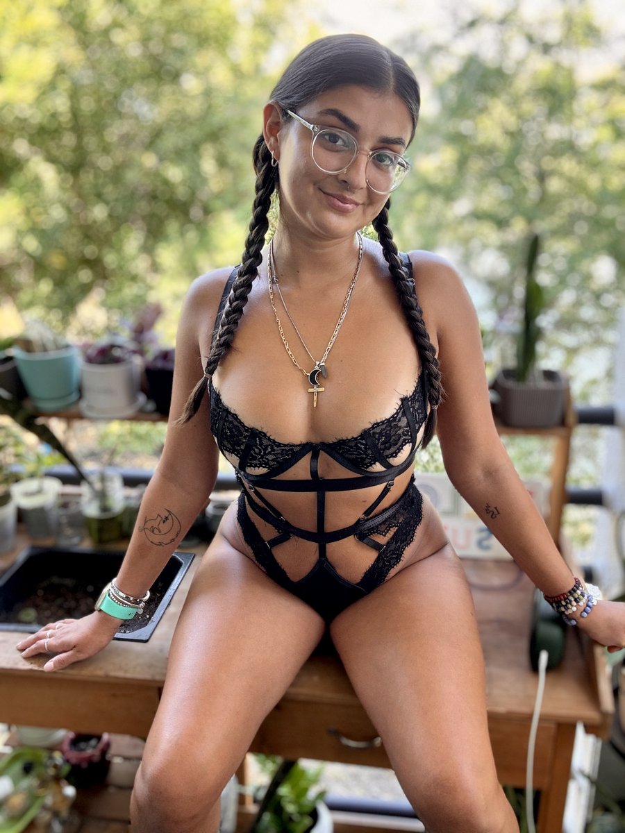 RT if you're scrolling with one hand right now. 😏

FREE vid + 80% OFF? Only 25 can grab it 😮‍💨
Link in BIO👀