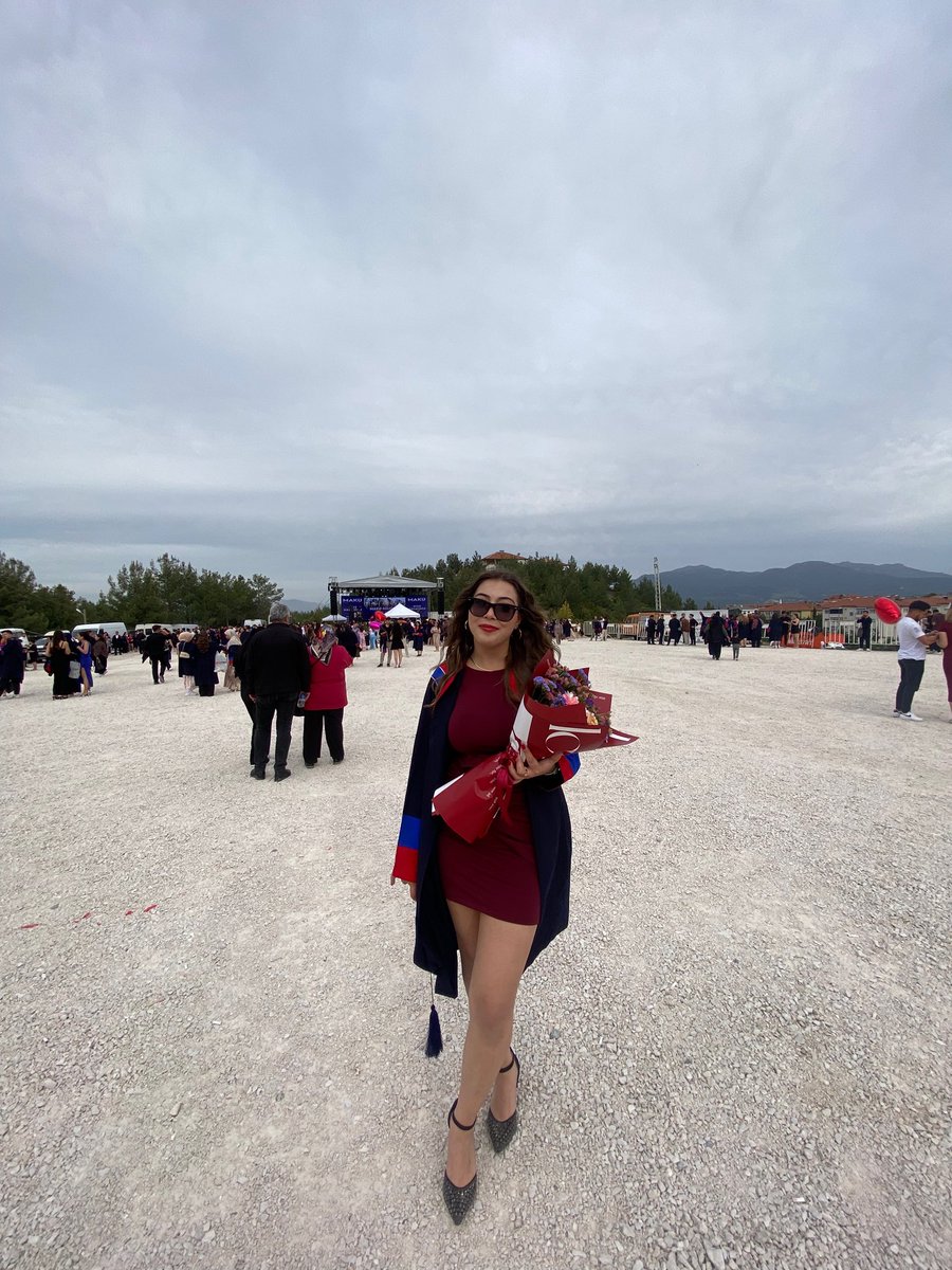 Arkadaşlar ben mezun oldummmmmm💐