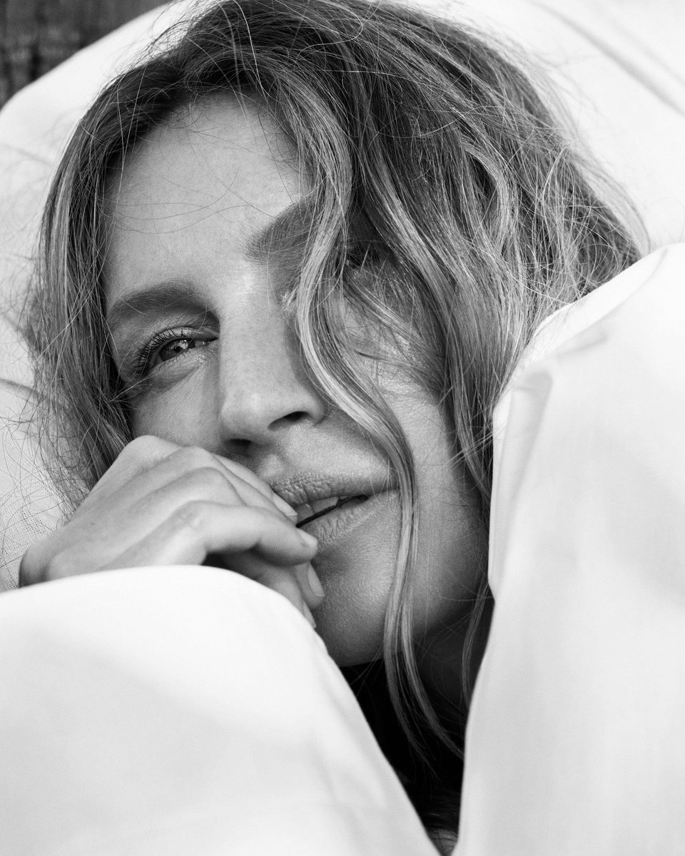 📸| Gisele Bündchen para a edição Junho de 2025 da Vogue França.