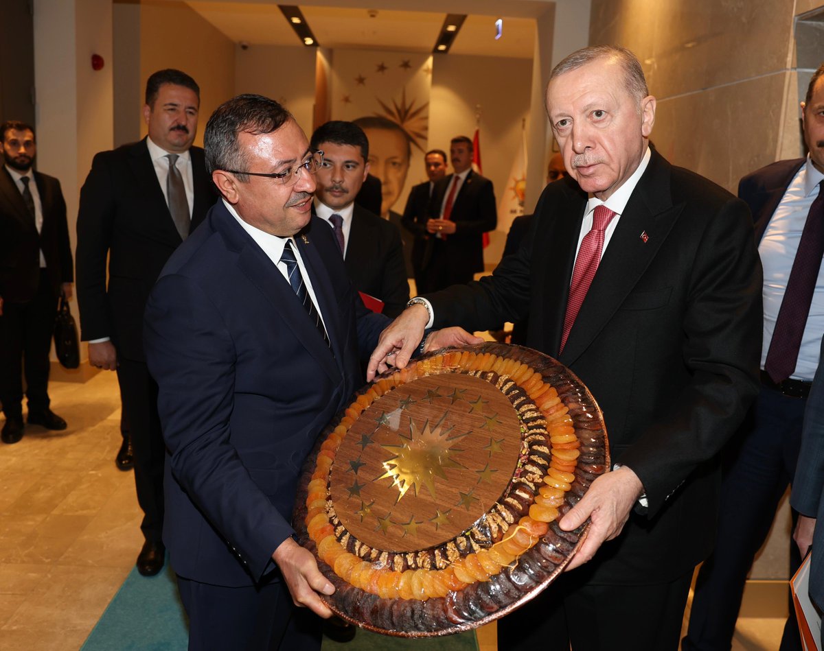 Genel Başkanımız ve Cumhurbaşkanımız Sayın <a href="/RTErdogan/">Recep Tayyip Erdoğan</a> ile AK Parti Genel Merkezimizde bir görüşme gerçekleştirdik.

Sayın Cumhurbaşkanımızın liderliğinde yürüttüğümüz kutlu davamız ve Türkiye Yüzyılı hedeflerimiz doğrultusunda Malatya’mıza dair gerçekleştirdiğimiz istişarede,