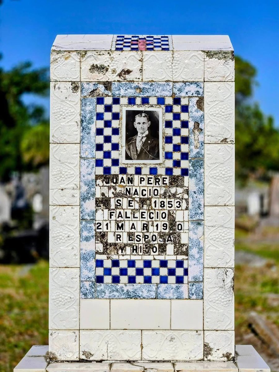 Tombstones with Atypical Fonts (@unusualgraves) on Twitter photo 