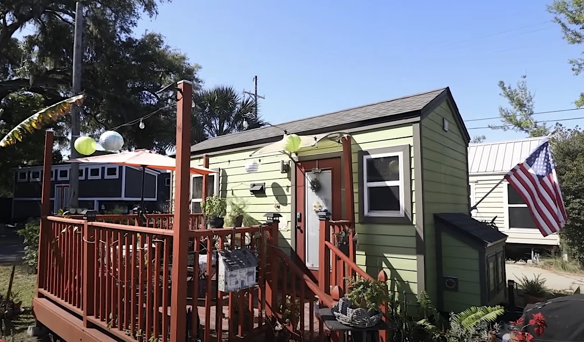 tinyhouseblog's tweet image. Tiny Budget, Big Personality: Her Colorful Dream Home
tinyhouseblog.com/tiny-house-vid…