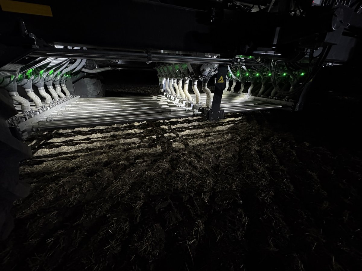 When the days go long and you’re still seeding late, in the dark, count on the work lights of the SeedMaster E-Series carts to light up your night! Thanks for the photos Adam Miller, Prairie Ag, North Battleford! #DrivenByPrecision