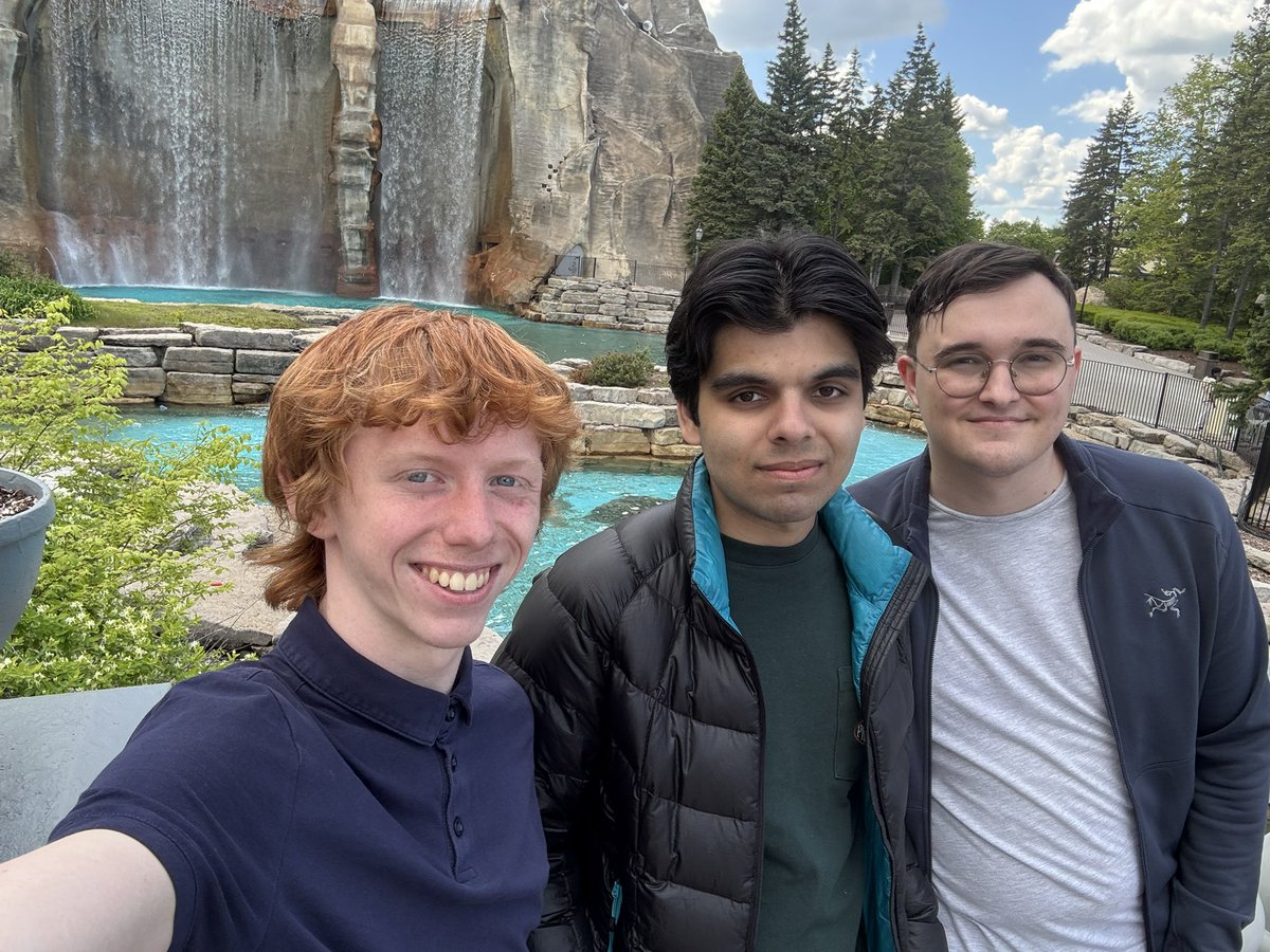 GeffenDanny's tweet image. Me and oddguy are with Eeek and he forced me into every rollercoaster in Canadas Wonderland