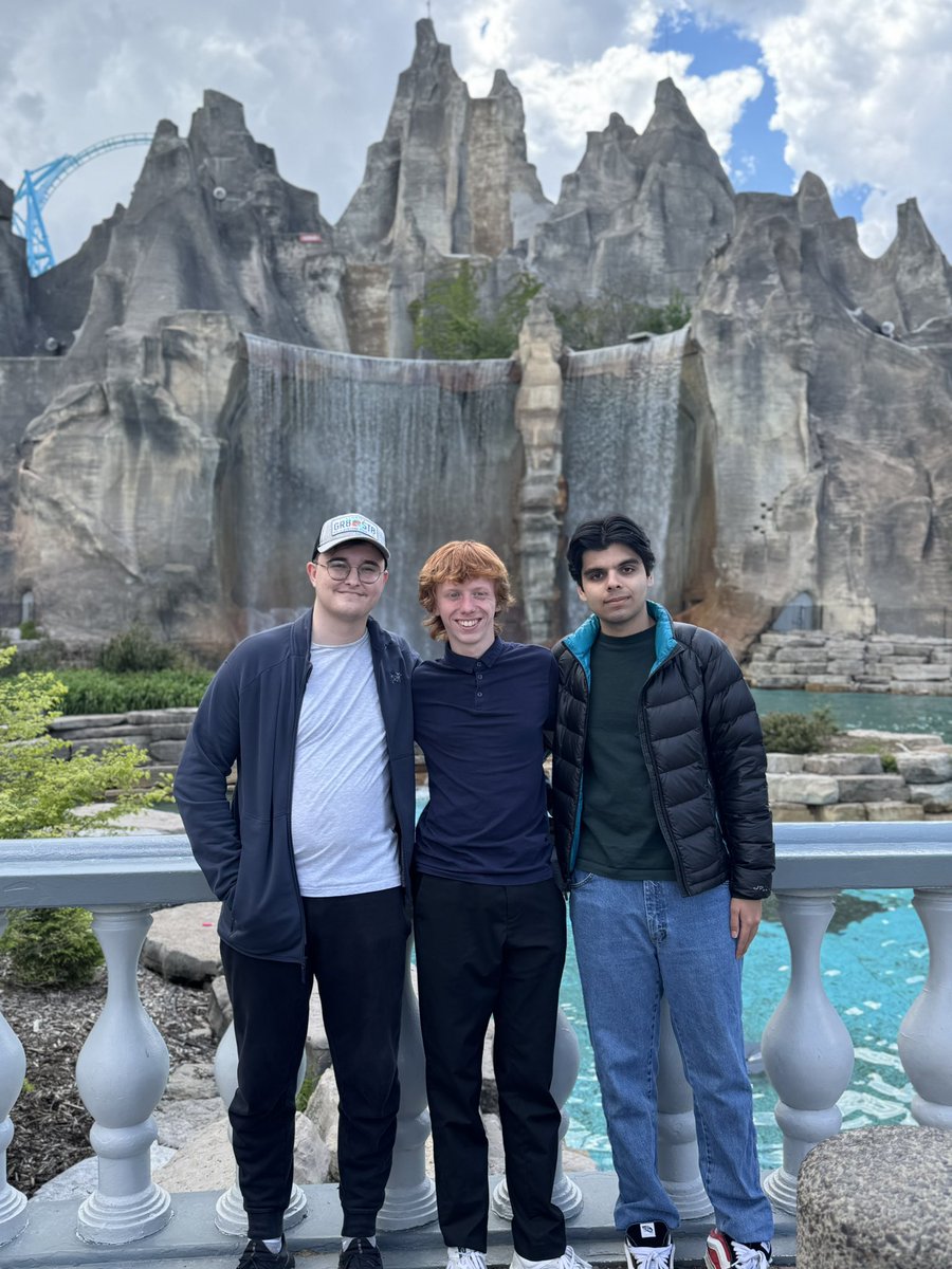 GeffenDanny's tweet image. Me and oddguy are with Eeek and he forced me into every rollercoaster in Canadas Wonderland