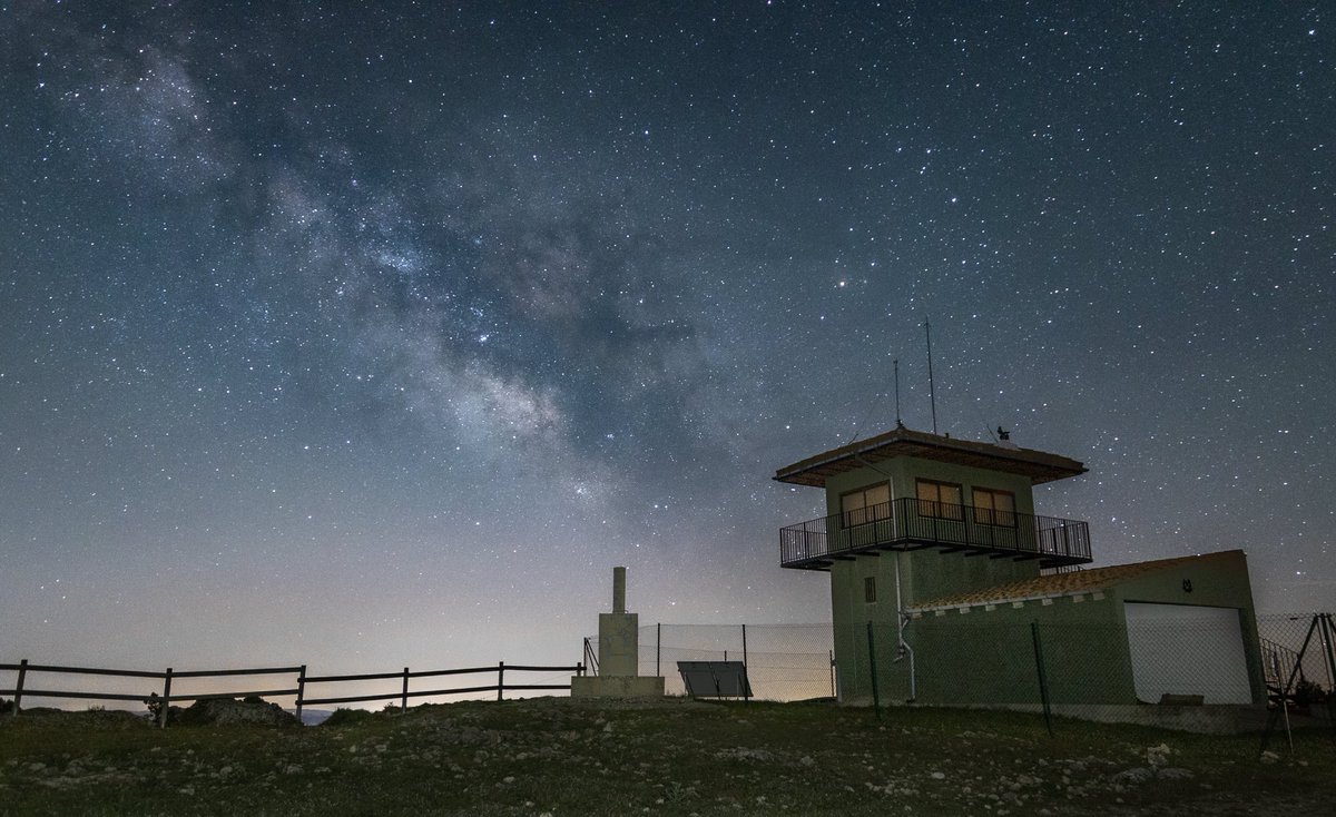 Me alegro de verte de nuevo, centro galáctico 🌌📸. Se te ha echado de menos.

🚩Mirador Pico Palomeras (Ayora)

#vialactea #milkyway #galacticcenter #cielosesa #astrophotography #nightskyphotography