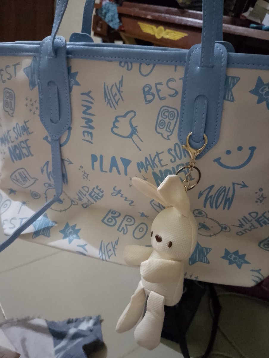 This bag is pretty 😍 and classy ✅ 

It's late and my camera isn't doing the justice 
Perfect for office, business, shopping and many outing. The texture is nice.

The baby pink is cool, blue isn't sharp, just perfect 👏

I have 37pcs left
Mostly pink and blue
Help me sell out