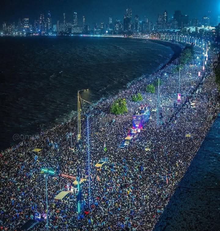 saim_kasuri's tweet photo. Scenes at Lahore port after LQ’s victory ..
Source:- indian Media 🇮🇳🔥💪🏼
#pakistanwon #PSL2025 #PSLFinal
#LahoreQalandars #CricketFever #SweetAshley https://t.co/E8YifYrwAz