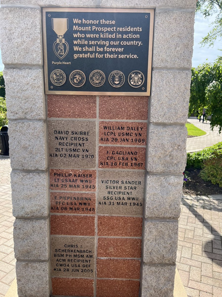 FrankMirandola's tweet photo. .@prospectband helped @MountProspect celebrate Memorial Day and honor those who died while protecting the United States 🇺🇸
#EveryKnight @KnightsofPHS https://t.co/y1CxEjVz2m