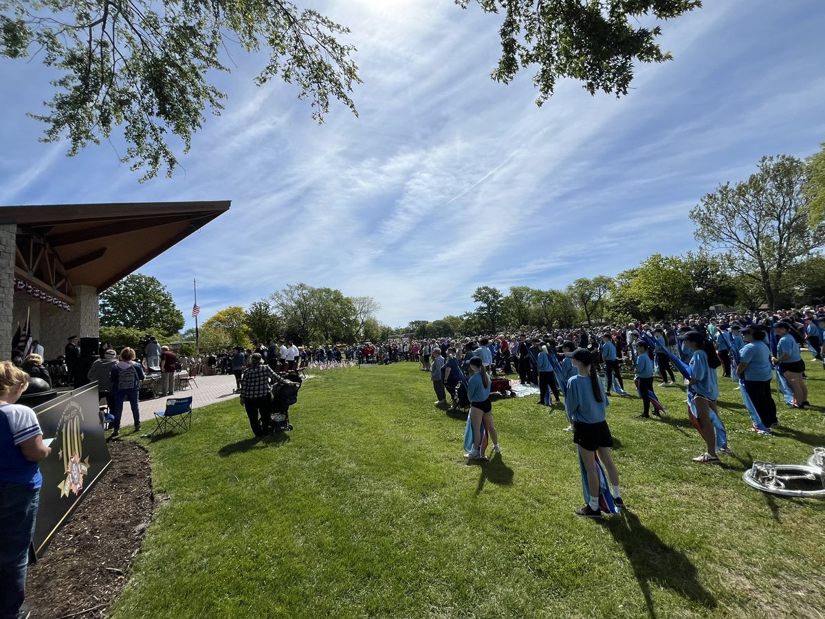 FrankMirandola's tweet photo. .@prospectband helped @MountProspect celebrate Memorial Day and honor those who died while protecting the United States 🇺🇸
#EveryKnight @KnightsofPHS https://t.co/y1CxEjVz2m