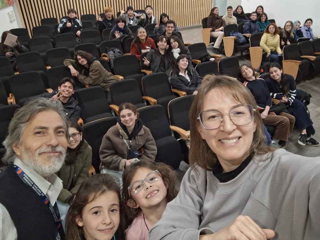 CCHEN Nuclear 🇨🇱 (@cchen_gob) on Twitter photo Gonzalo Morgado de Participación Ciudadana de la CCHEN dio el taller atomLab a estudiantes de Licenciatura en Estudios Internacionales de <a href="/uchile/">Universidad de Chile</a>, donde abordamos el rol de la CCHEN en cooperación internacional en lo nuclear y radiológico.
¡Agradecemos la invitación! Gonzalo Morgado de Participación Ciudadana de la CCHEN dio el taller atomLab a estudiantes de Licenciatura en Estudios Internacionales de <a href="/uchile/">Universidad de Chile</a>, donde abordamos el rol de la CCHEN en cooperación internacional en lo nuclear y radiológico.
¡Agradecemos la invitación!