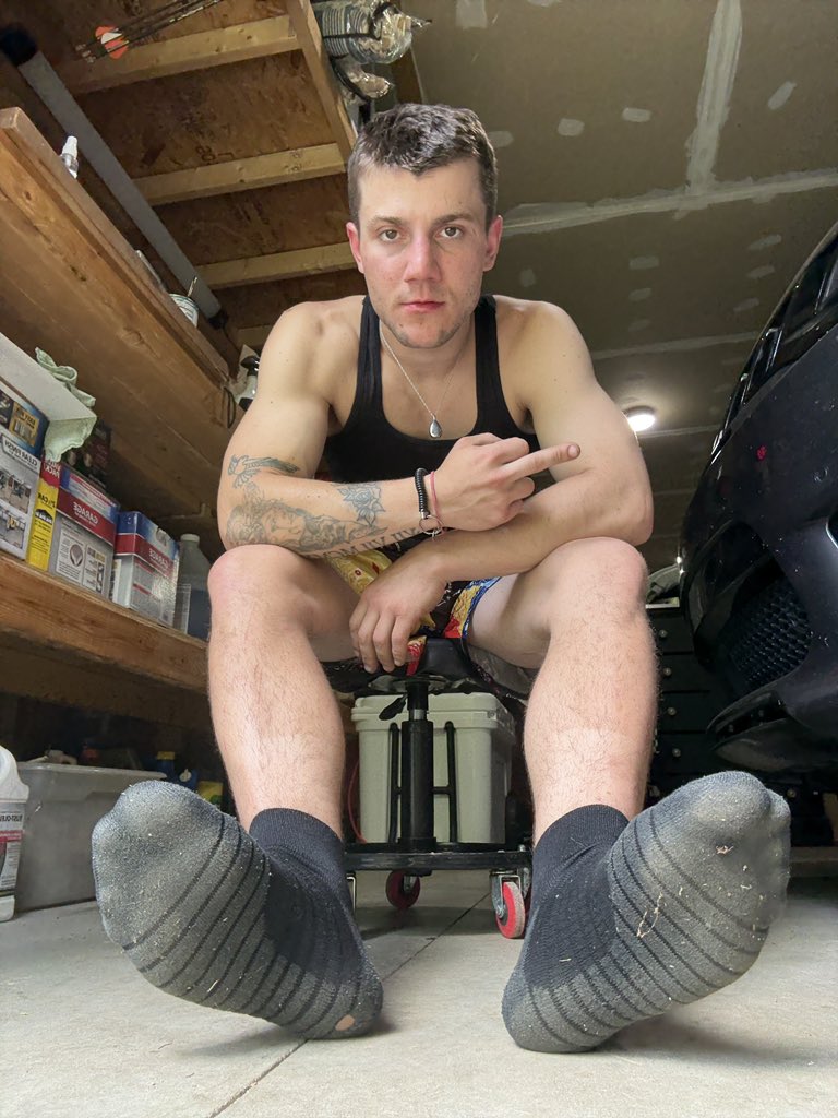 Your purpose is to make me your priority! #findom #malefeet #cashmaster #paypigs #findommaster #feetworshi̇p #alpha